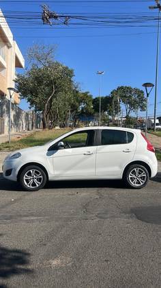 FIAT PALIO 1.6 MPI ESSENCE 16V FLEX 4P MANUAL FIAT PALIO 1.6 MPI ESSENCE 16V FLEX 4P MANUAL